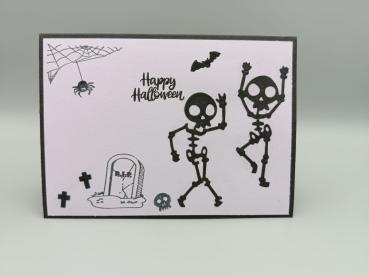 HAPPY HALLOWEEN GRUSSKARTE — Tanzende Skelettfreunde